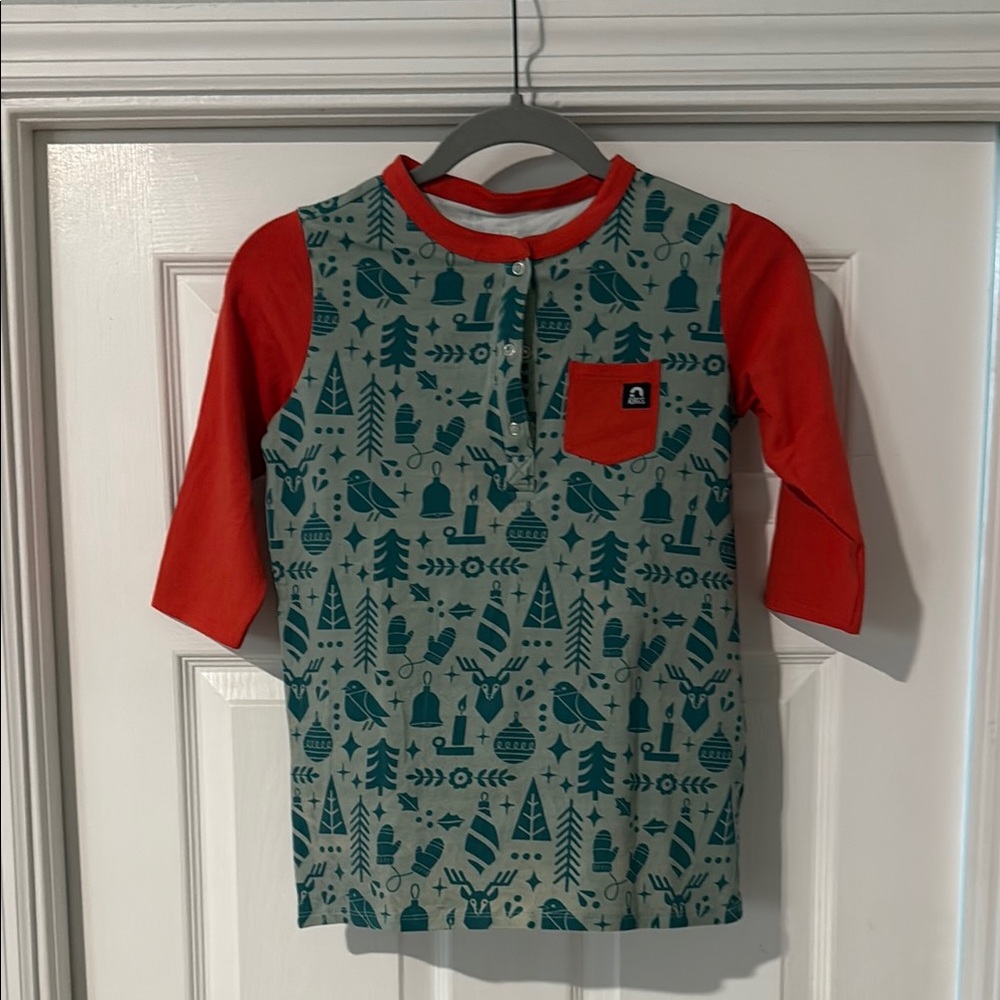 Rags to Raches Christmas Holiday Red and Green 3/4 Length Sleeve Tee